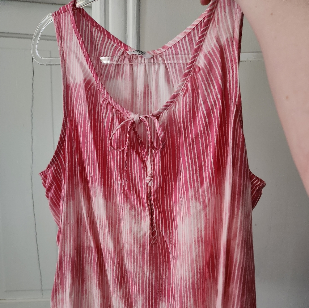 Sleeveless pink top